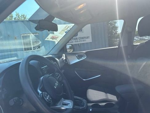 Used 2024 Kia Soul LX w/ Option Group 015 FWD image 11
