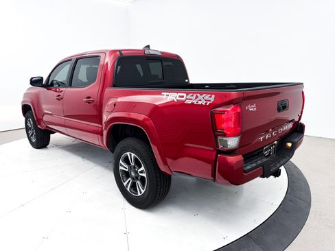 Used 2017 Toyota Tacoma TRD Sport image 14
