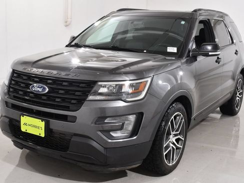 Used 2017 Ford Explorer Sport w/ Equipment Group 401A AWD/4WD image 2