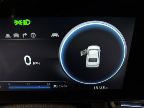 Used 2025 Hyundai Elantra Limited image 11