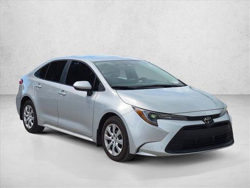 Used 2026 Toyota Corolla LE FWD image 3