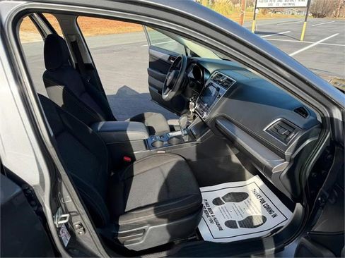 Used 2018 Subaru Outback 2.5i Premium image 10