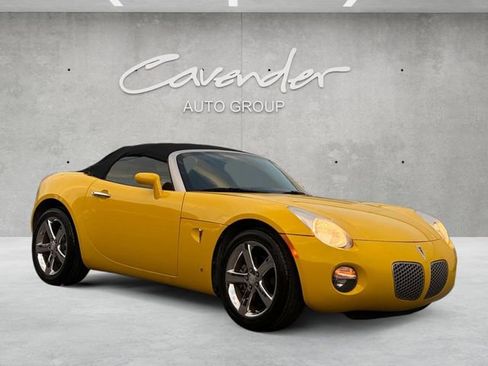 Used 2008 Pontiac Solstice Convertible w/ Preferred Package image 2