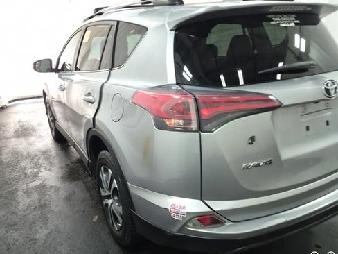 Used 2018 Toyota RAV4 LE FWD image 3