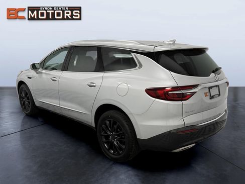 Used 2018 Buick Enclave Essence w/ Experience Buick Package AWD/4WD image 4