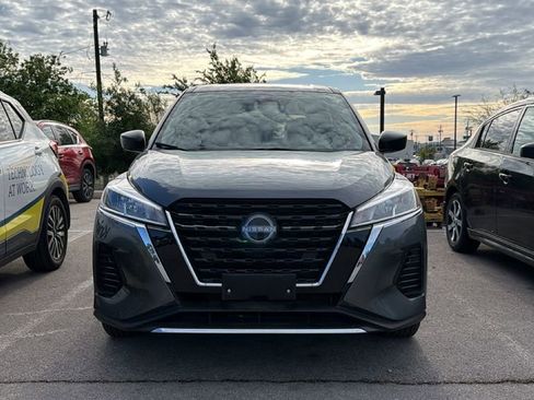 Used 2025 Nissan Kicks Play S image 2