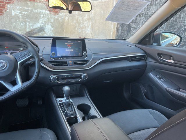 Used 2025 Nissan Altima 2.5 SV FWD image 31