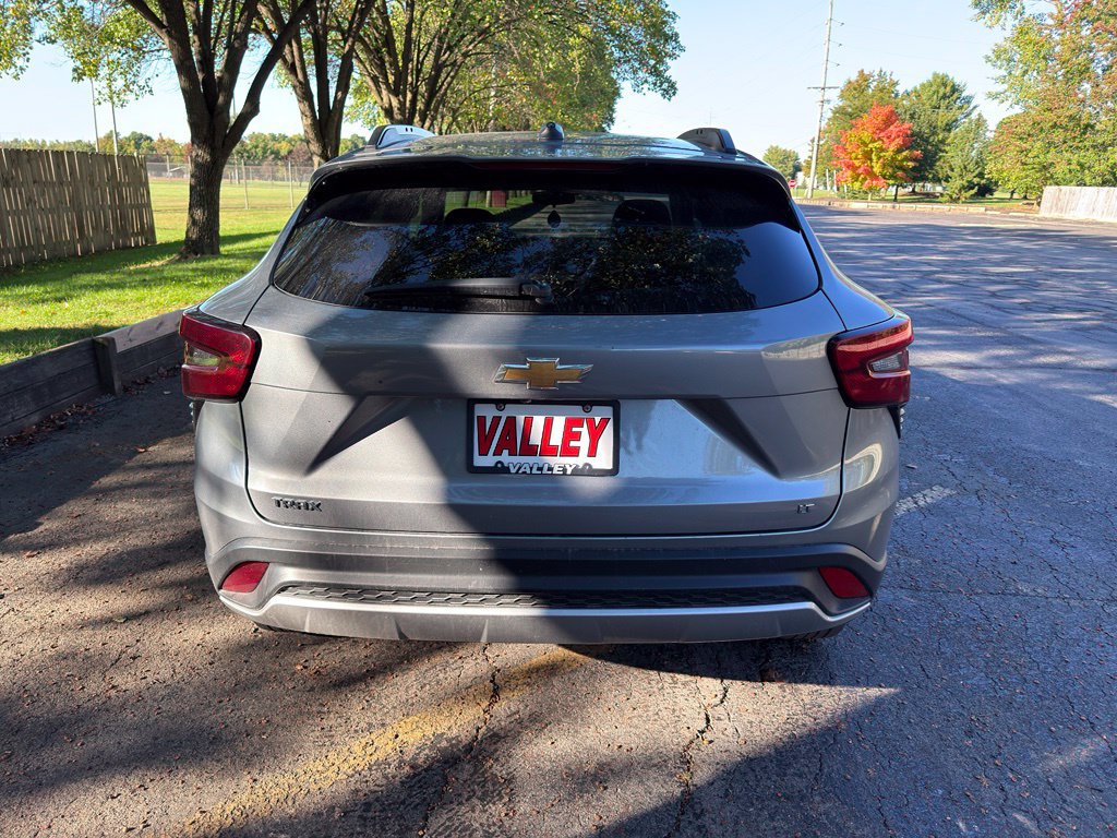 Used 2025 Chevrolet Trax LT FWD image 12