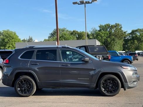 Used 2014 Jeep Cherokee Latitude w/ Cold Weather Group FWD image 36