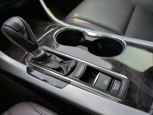 Used 2020 Acura TLX FWD image 18