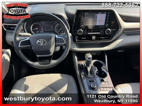 Used 2022 Toyota Highlander Limited AWD/4WD image 16
