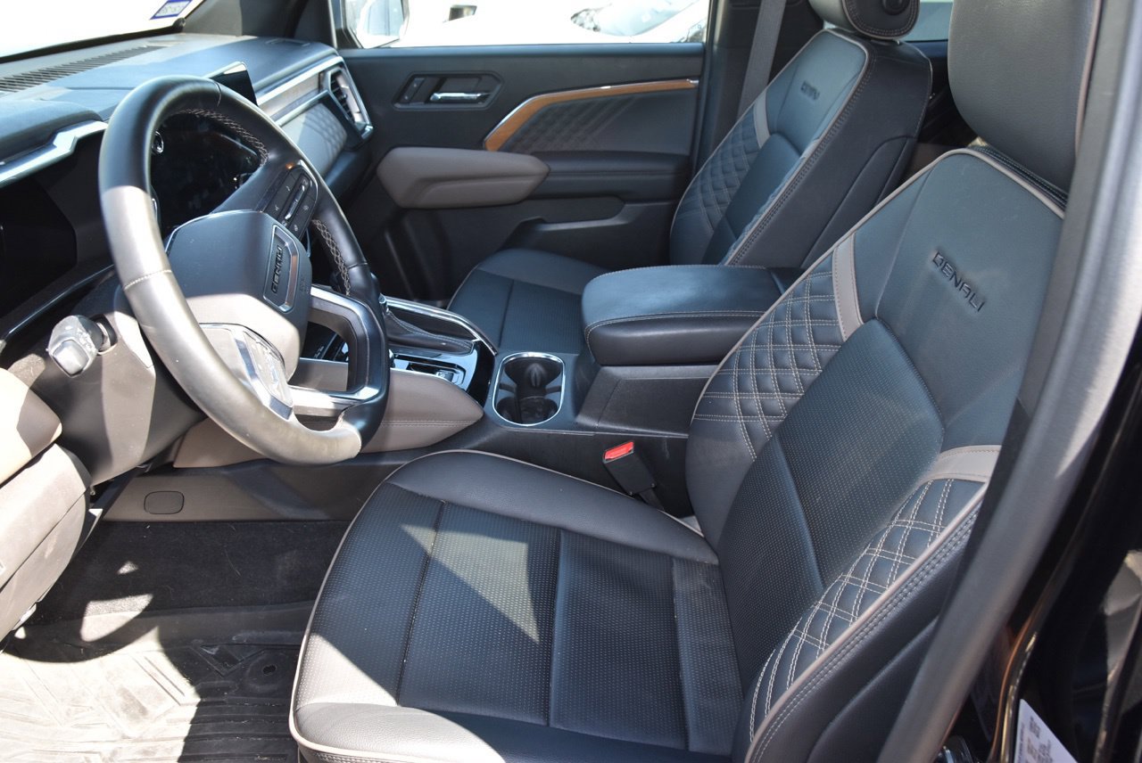 Used 2025 GMC Canyon Denali w/ LPO, Denali Black Edition AWD/4WD image 9