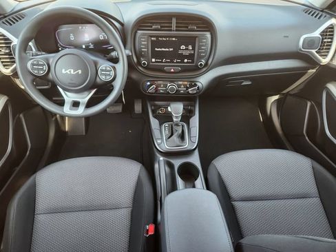 Certified 2025 Kia Soul LX w/ LX Technology Package FWD image 25