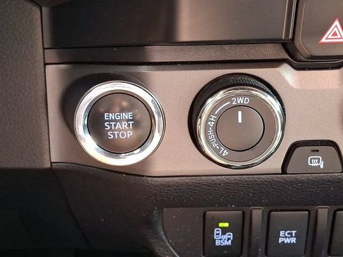 Certified 2022 Toyota Tacoma TRD Off-Road w/ Technology Package AWD/4WD image 22