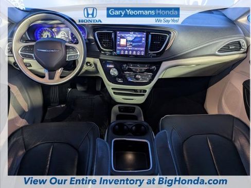 Used 2018 Chrysler Pacifica Limited image 11