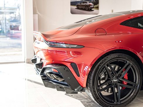 Used 2025 Aston Martin V8 Vantage Coupe image 12
