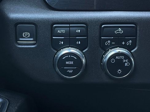 Used 2023 GMC Sierra 1500 SLE image 13