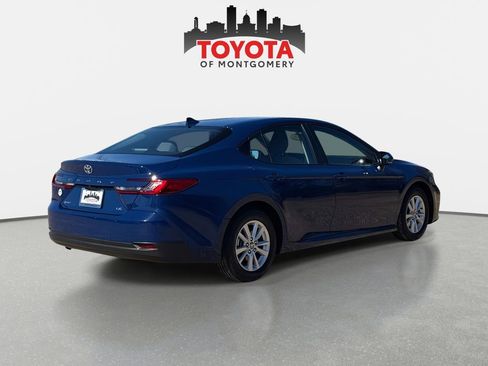 Used 2025 Toyota Camry LE image 3