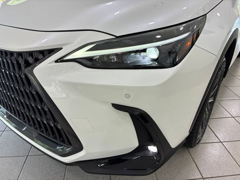Certified 2024 Lexus NX 250 FWD image 9