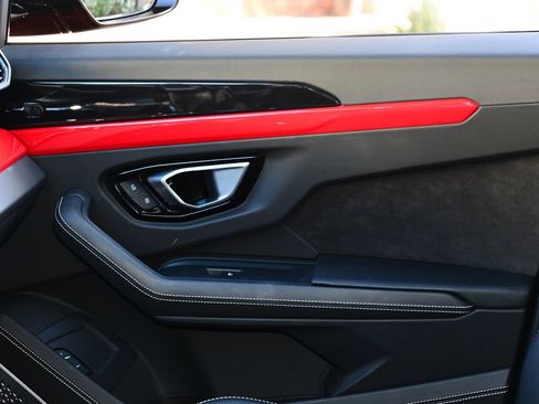 Used 2019 Lamborghini Urus image 13