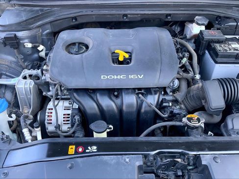 Used 2018 Hyundai Elantra SEL FWD image 30