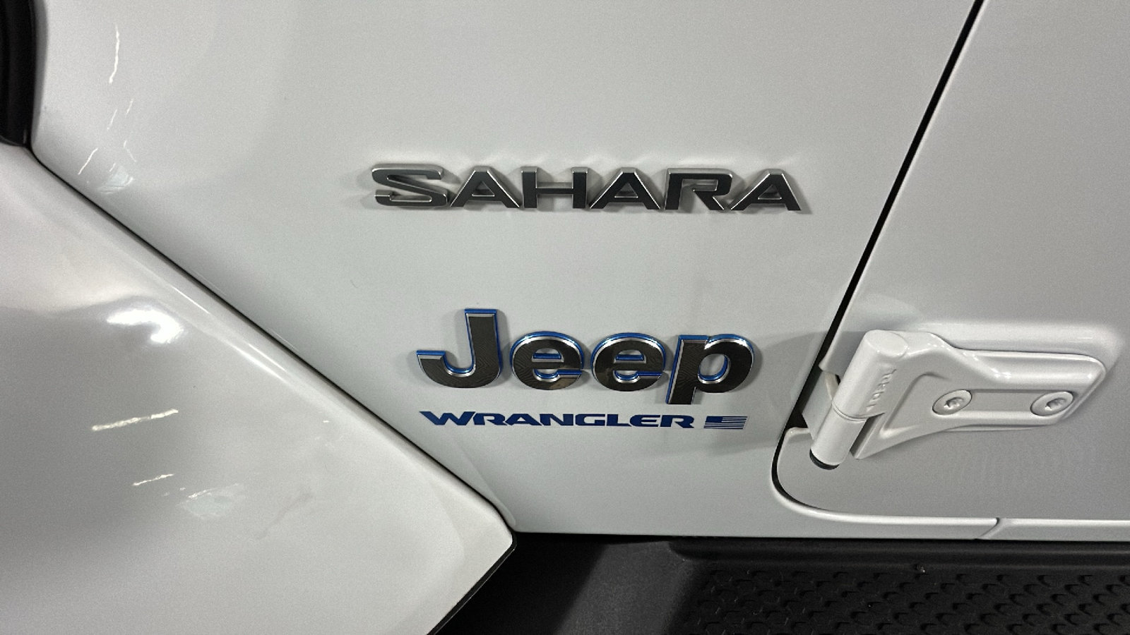 Used 2023 Jeep Wrangler Unlimited Sahara w/ Cold Weather Group AWD/4WD image 11