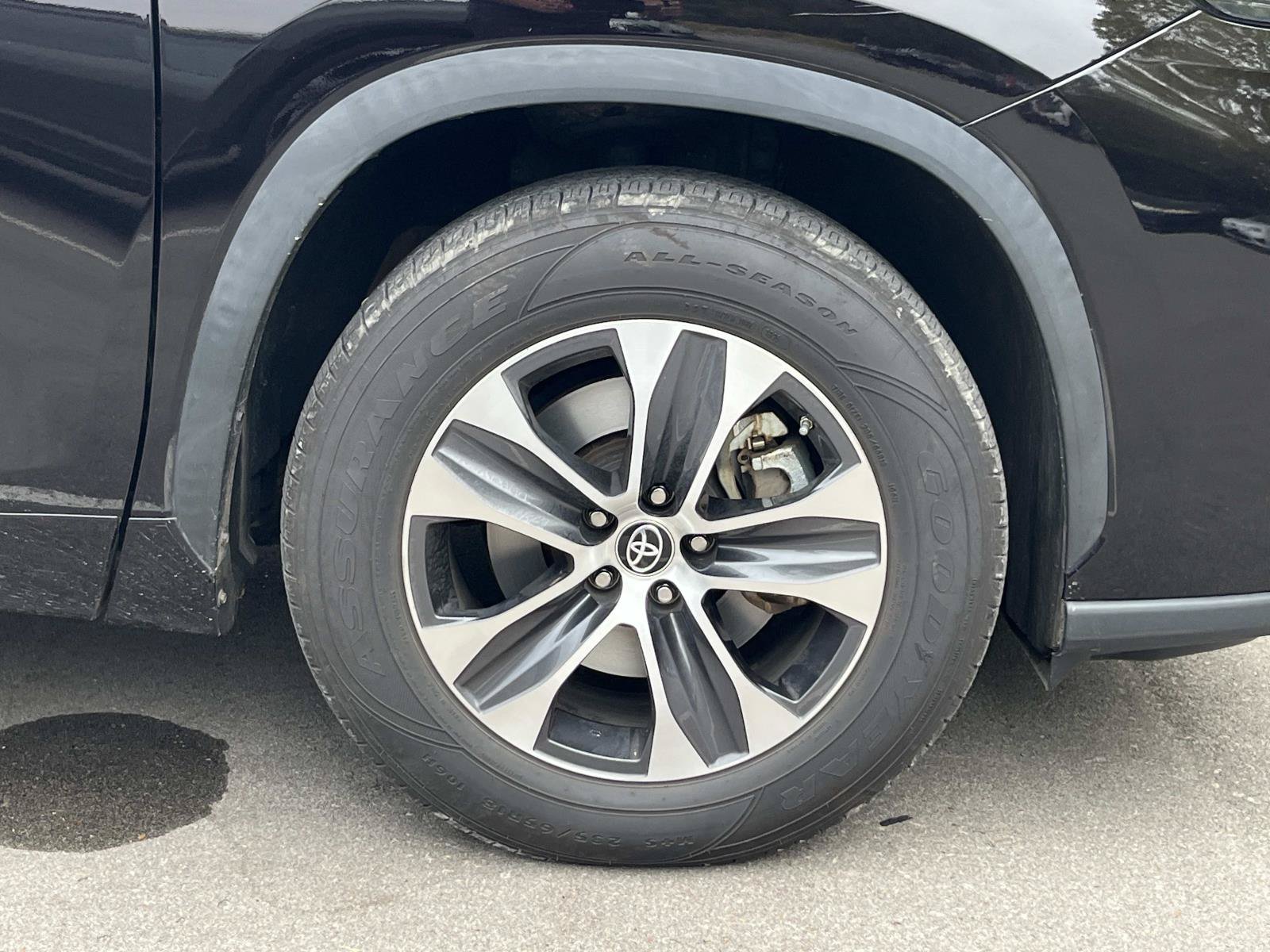 Used 2022 Toyota Highlander XLE FWD image 20