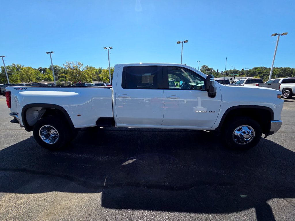 Used 2025 Chevrolet Silverado 3500 LT w/ Convenience Package AWD/4WD image 10