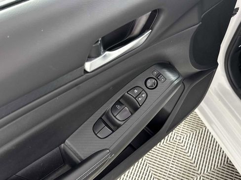 Used 2024 Nissan Altima 2.5 SV image 16