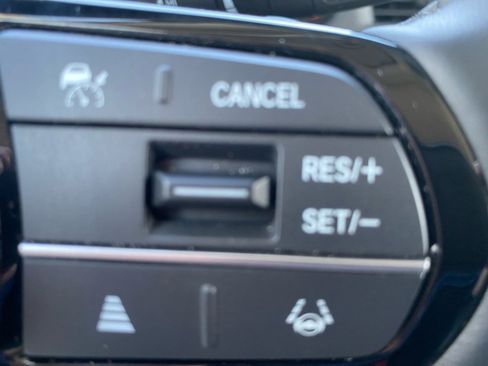 Certified 2025 Honda Pilot Touring image 24