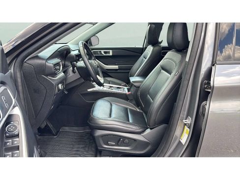 Used 2023 Ford Explorer XLT w/ Equipment Group 202A AWD/4WD image 12
