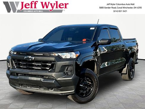 Used 2025 Chevrolet Colorado W/T AWD/4WD image 1