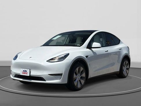 Used 2021 Tesla Model Y Long Range AWD/4WD image 1