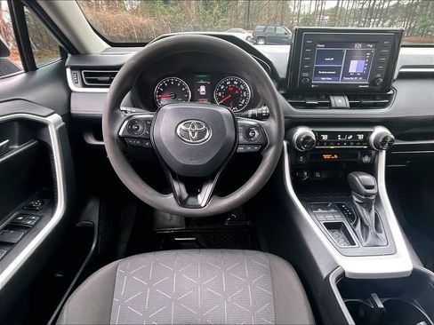 Used 2022 Toyota RAV4 XLE image 8
