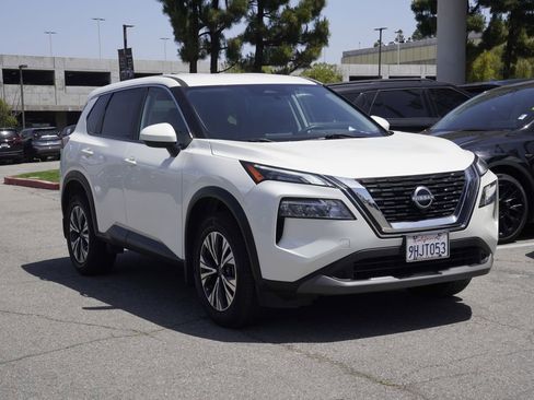 Used 2023 Nissan Rogue SV FWD image 2