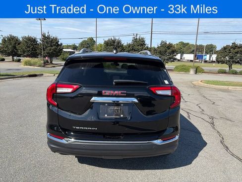 Used 2023 GMC Terrain SLT w/ Infotainment Package II FWD image 3