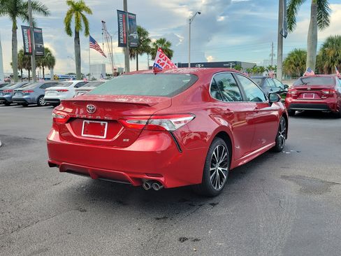 Used 2020 Toyota Camry SE FWD image 11