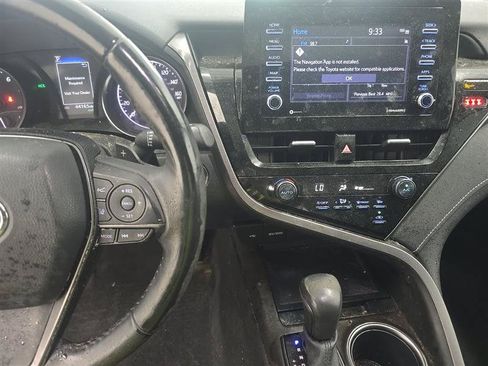 Used 2021 Toyota Camry SE w/ Cold Weather Package FWD image 9