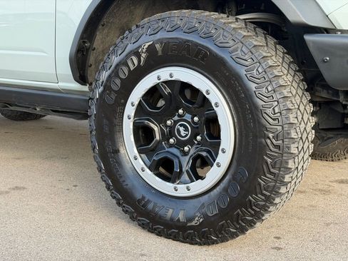 Used 2023 Ford Bronco Badlands w/ Sasquatch Package AWD/4WD image 28