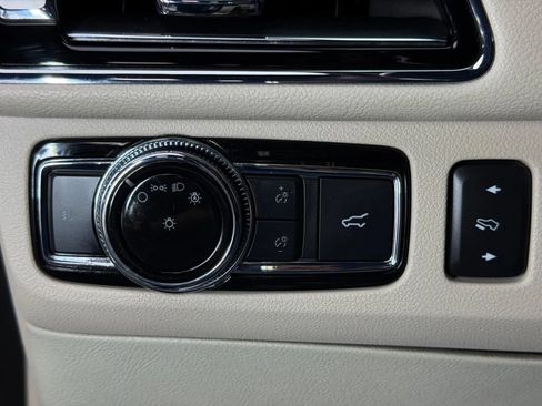 Used 2018 Lincoln Navigator Select AWD/4WD image 34