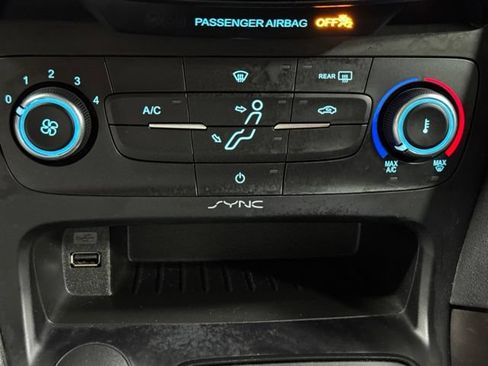 Used 2018 Ford Focus SE FWD image 18