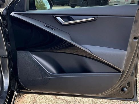 Used 2023 Kia Niro EX Touring image 22