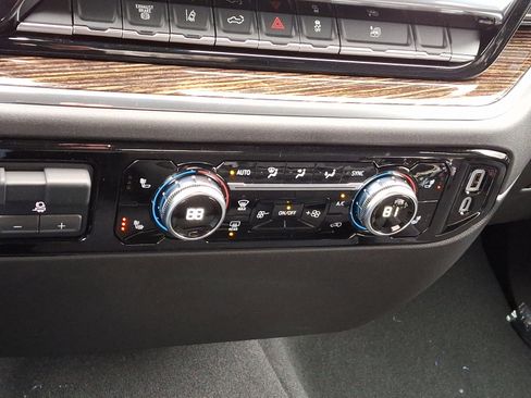 New 2025 GMC Sierra 2500 SLE w/ SLE Convenience Package image 12