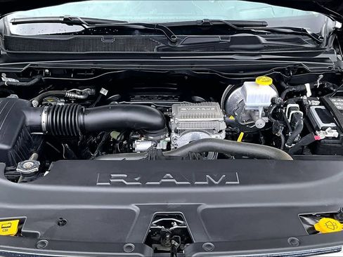 Used 2024 RAM 1500 Limited AWD/4WD image 9