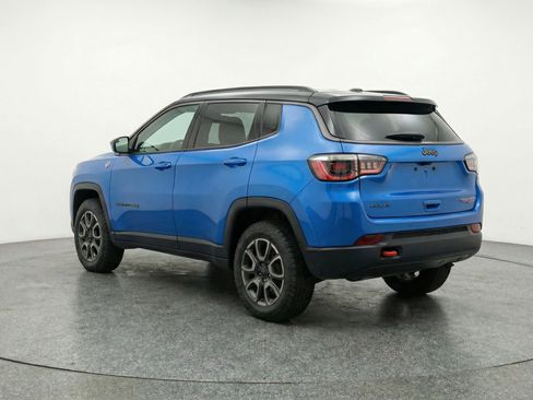 Used 2025 Jeep Compass Trailhawk AWD/4WD image 6