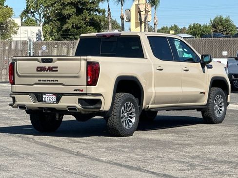 Used 2022 GMC Sierra 1500 AT4 w/ AT4 Premium Package AWD/4WD image 3