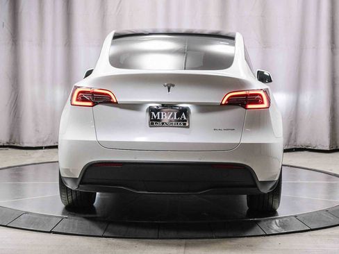 Used 2021 Tesla Model Y Long Range AWD/4WD image 3