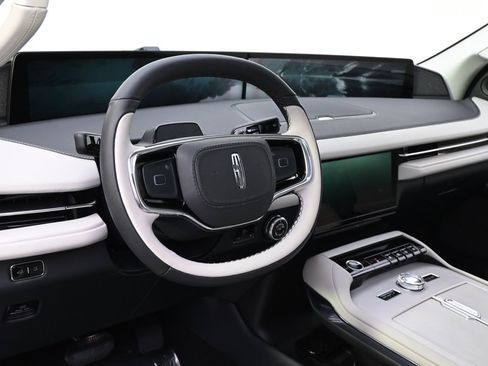 New 2025 Lincoln Navigator L Reserve image 11