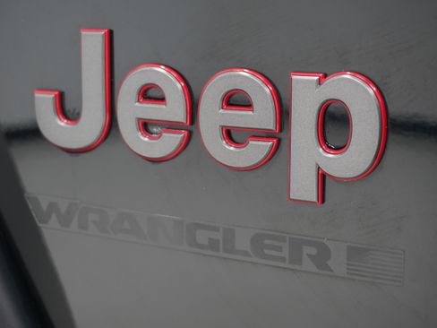 Used 2023 Jeep Wrangler Rubicon w/ Cold Weather Group AWD/4WD image 10