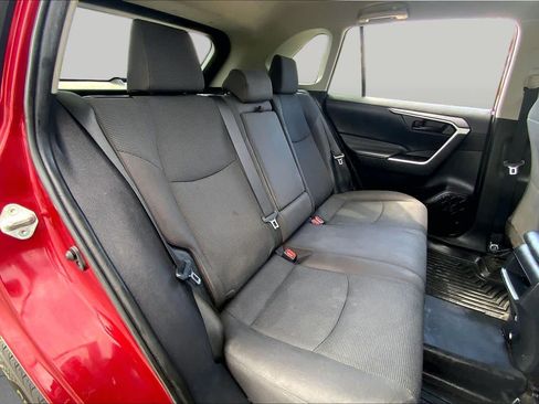 Used 2021 Toyota RAV4 LE FWD image 19